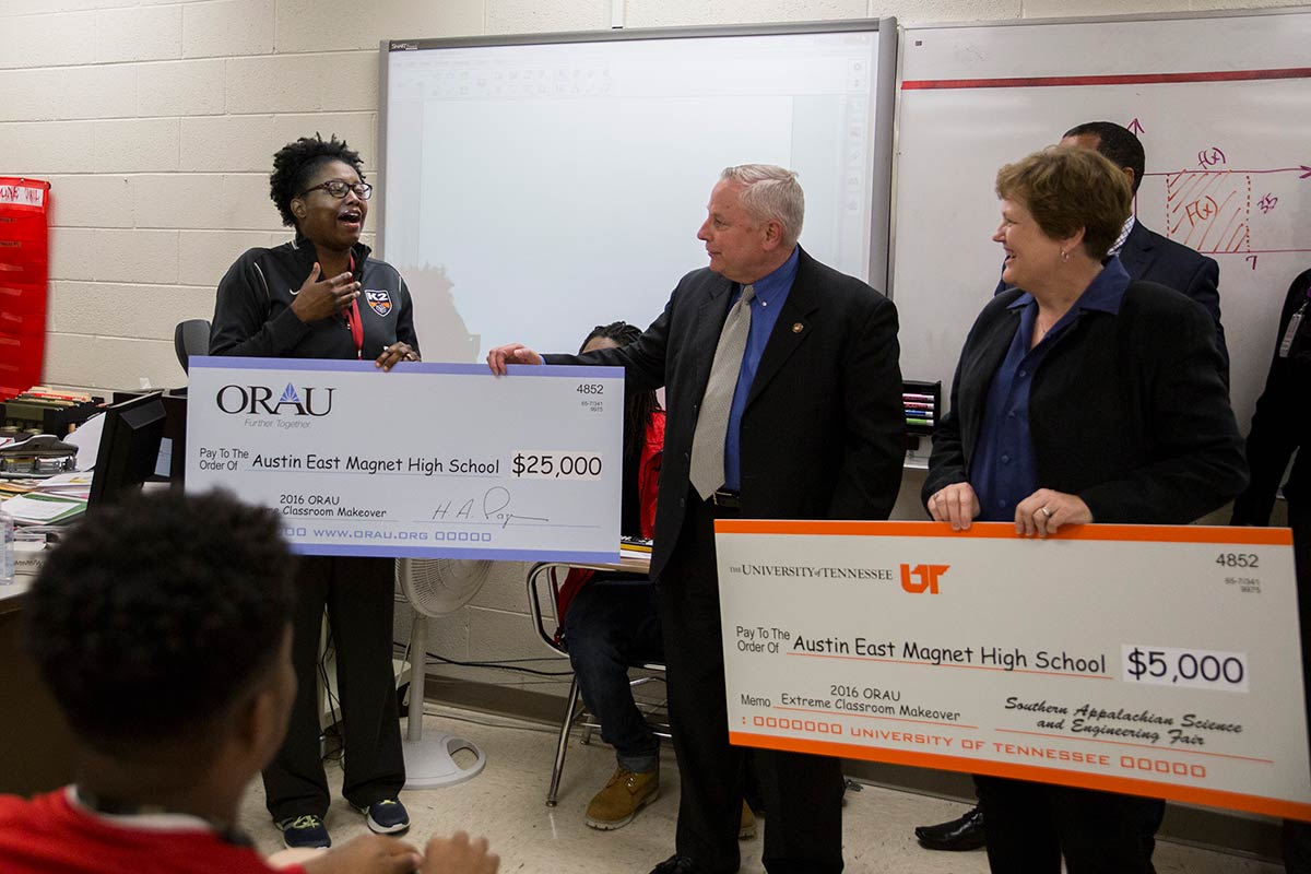 2016 Extreme Classroom Makeover winner Rhea Carmon and ORAU President Andy Page